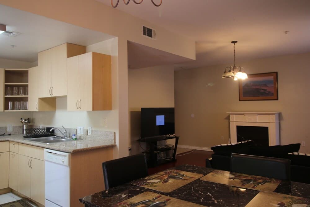 Gorgeous 2BD Apartment 4