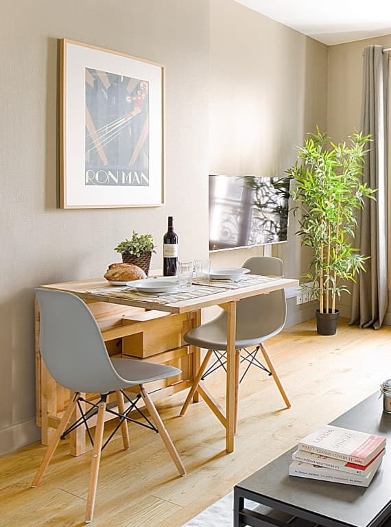 B  823 -  Buttes Chaumont - Spacieux appartement 2