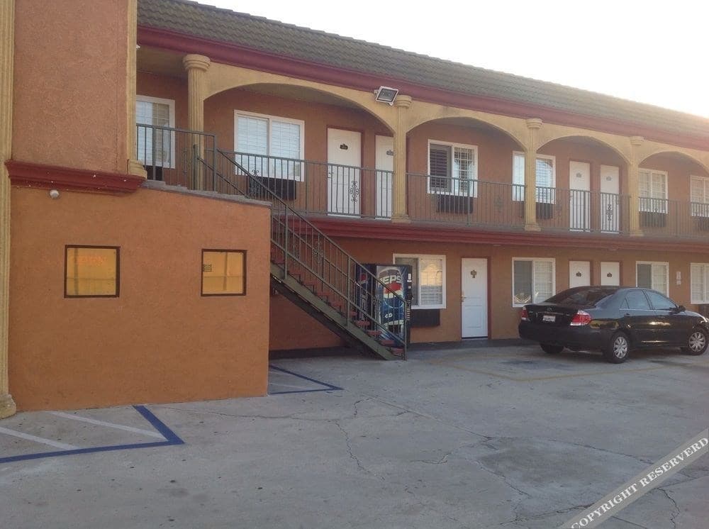 Bronco Motel South Central 12