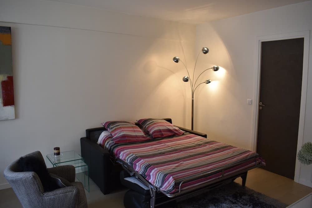 Studio Apartment Near Trocadéro & Champs Elysées 7