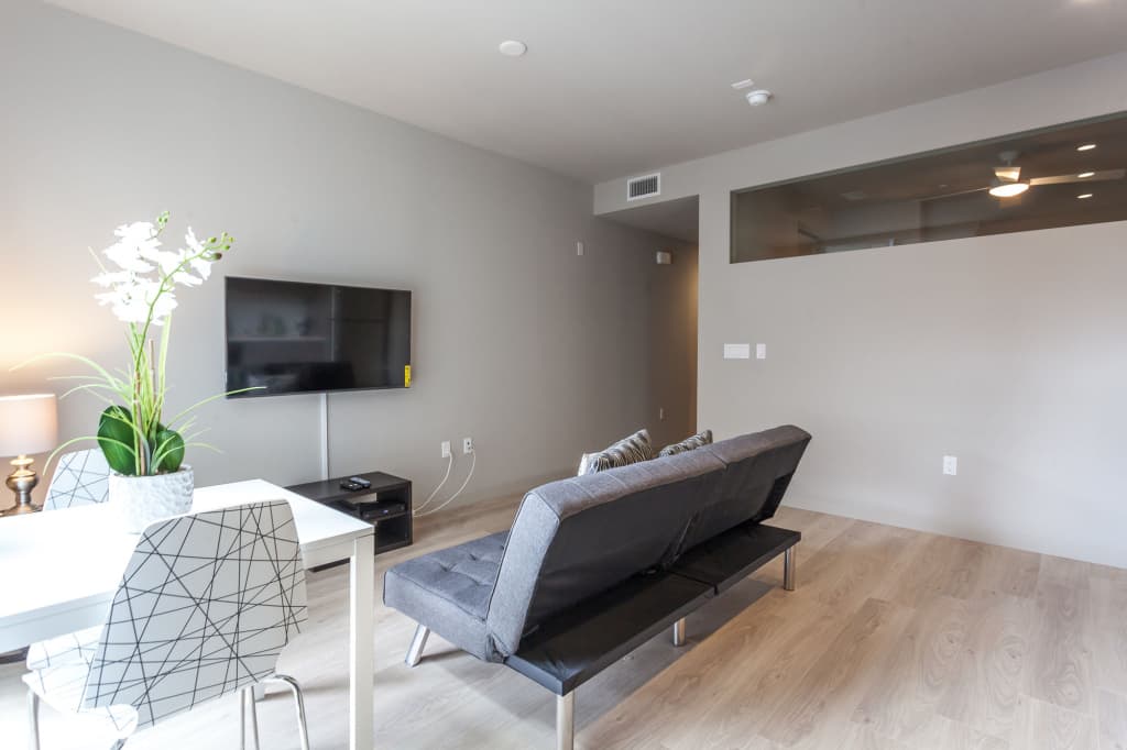 Tripbz 8th and Grand Suites 2