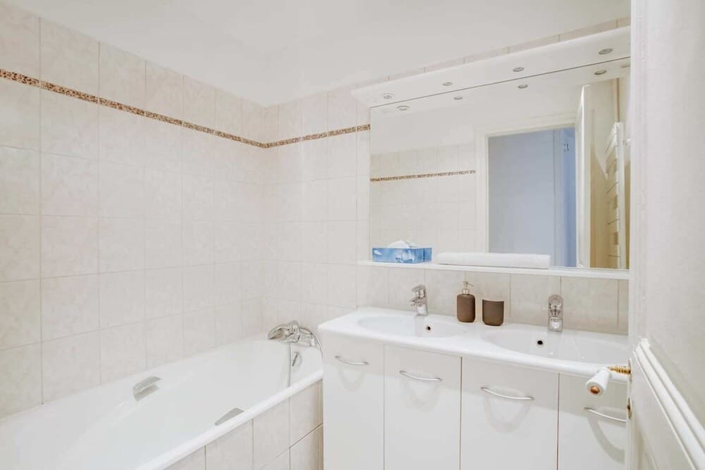 Beautiful apartment for 6 pax Near Eiffel Tower by GuestReady 10