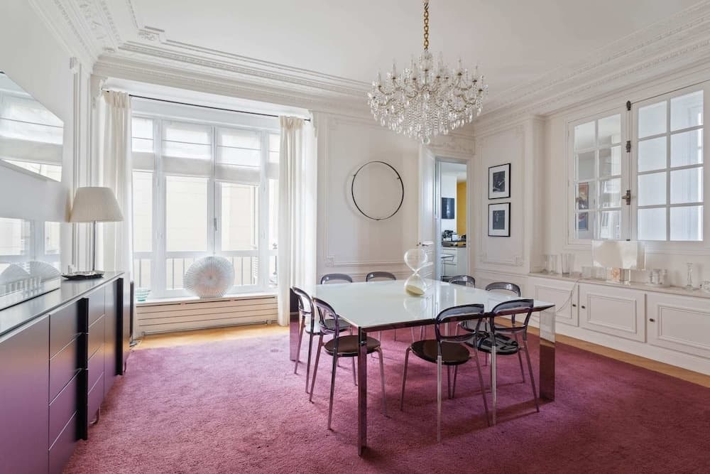 Beautiful Lavish Apartment for 6 in Paris VII by Guestready 2