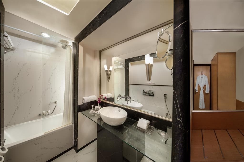 Savoy Suites Hotel Apartments 15