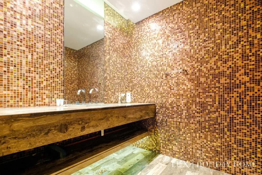 LUX - Lavish Suite with Full Palm Jumeirah View 2 16