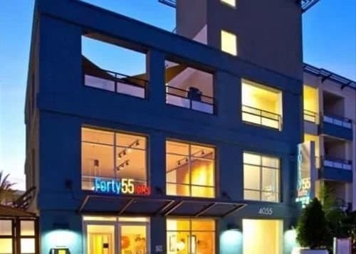 MDR Loft 1 Br condo by RedAwning 2