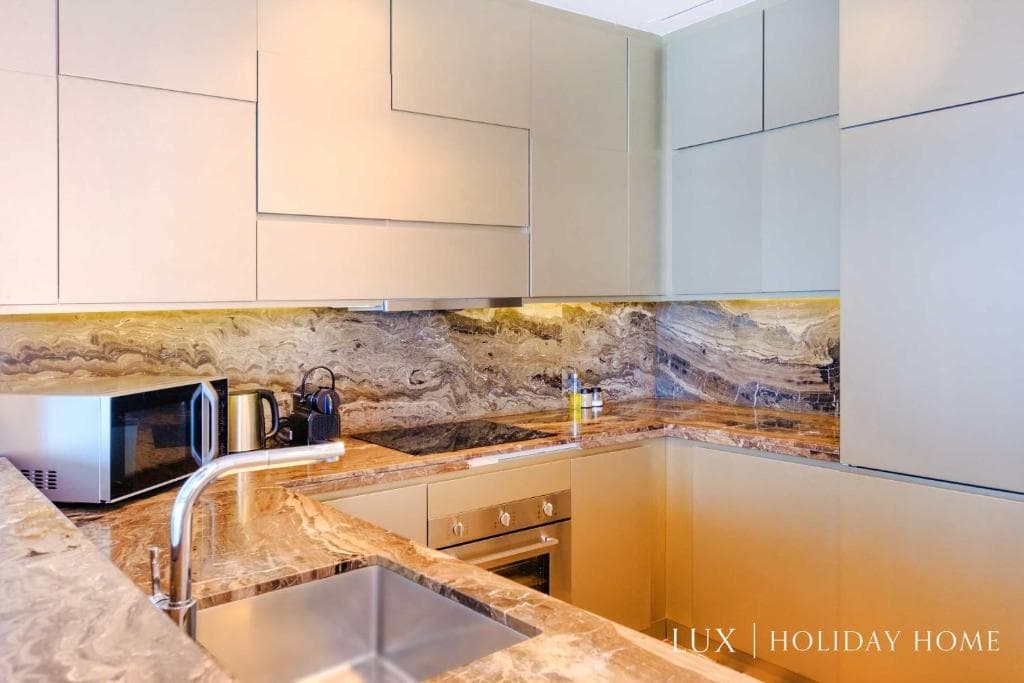 LUX - Lavish Suite with Full Palm Jumeirah View 2 5