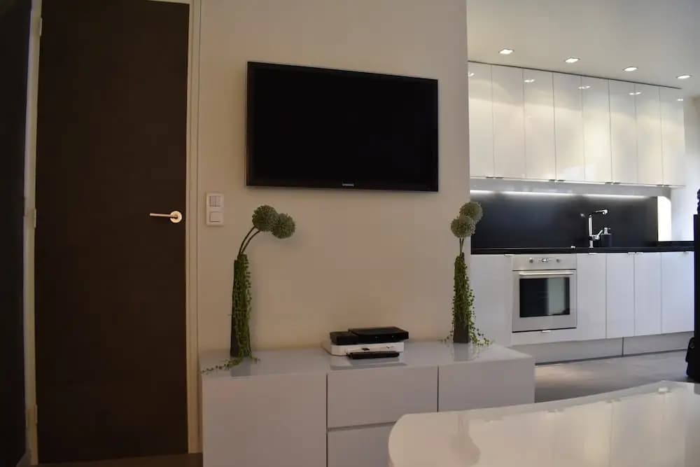 Studio Apartment Near Trocadéro & Champs Elysées 2