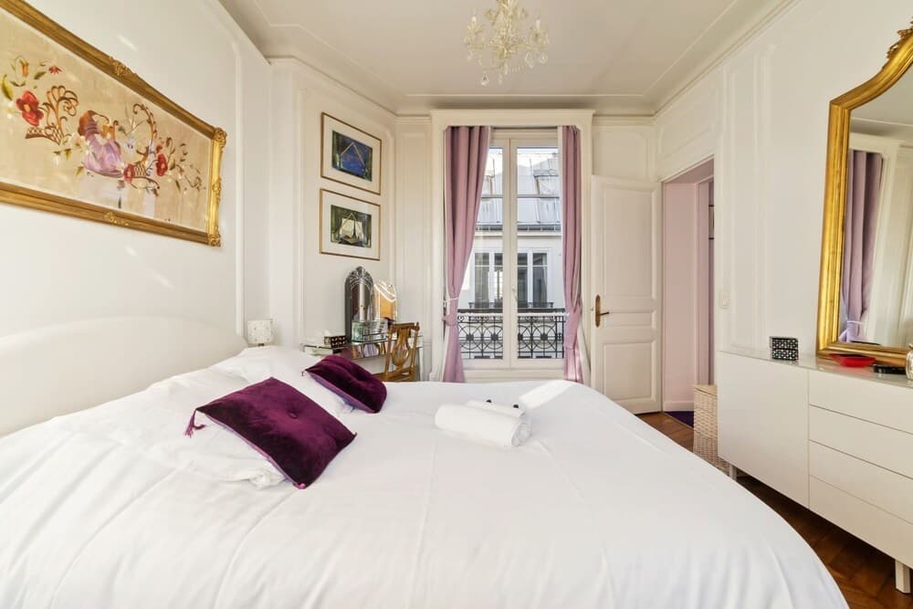Stylish Vintage 3BR Apartment in Le Marais by GuestReady 11