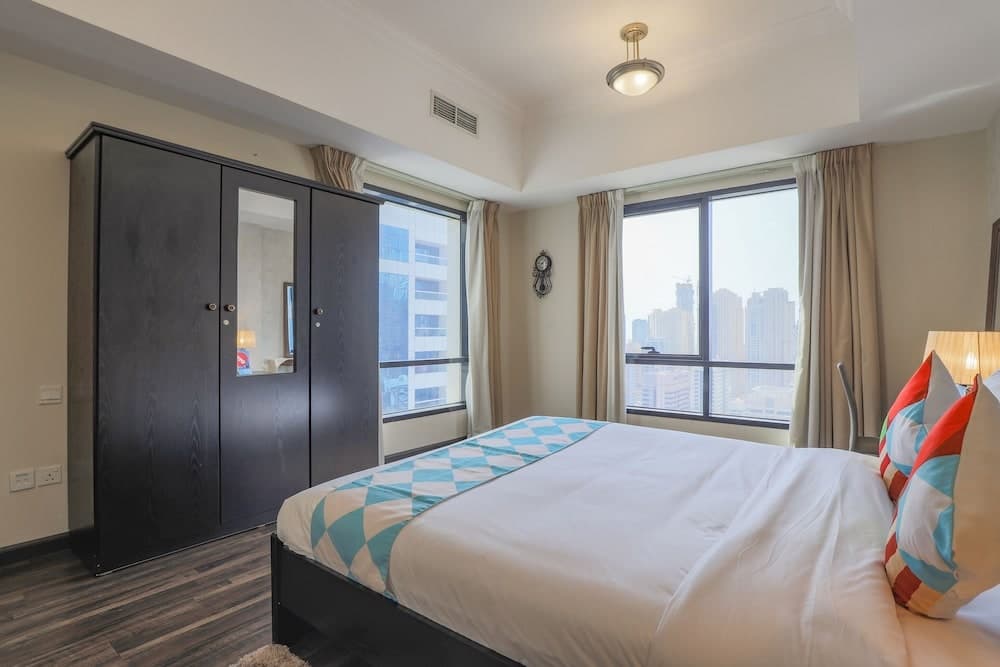 OYO Home 300 2BHK Al Waleed Paradise JLT 10