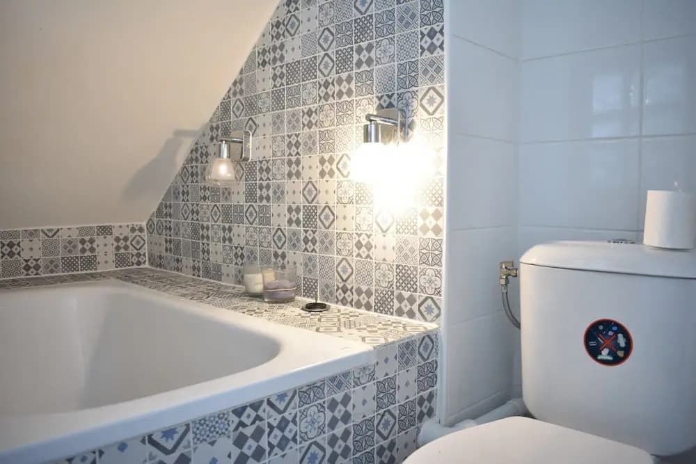 Cosy Renovated 1 Bedroom Apartment in 10th 6
