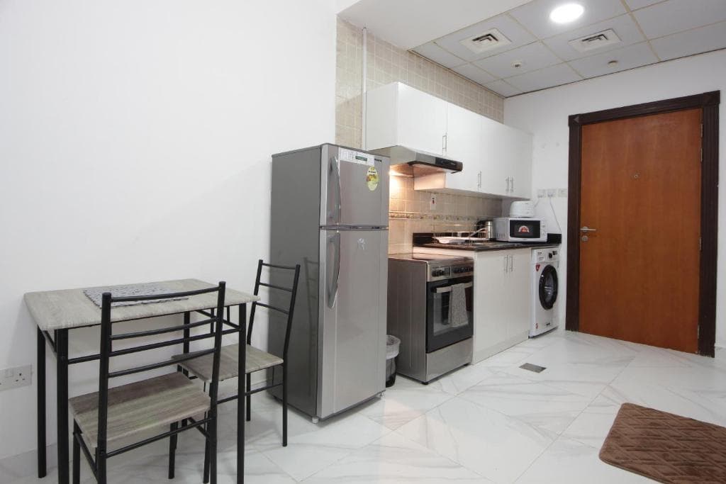 Signature Holiday Homes - Furnished Studio in Palace Tower 2, Silicon Oasis 5