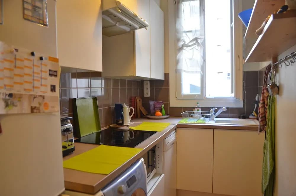 Bright Montmartre 1 Bedroom Flat 12