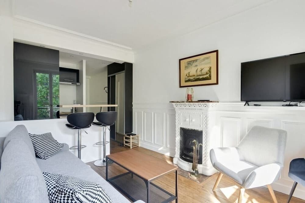 Modern Apartment nr Sacré Coeur for 6p 14