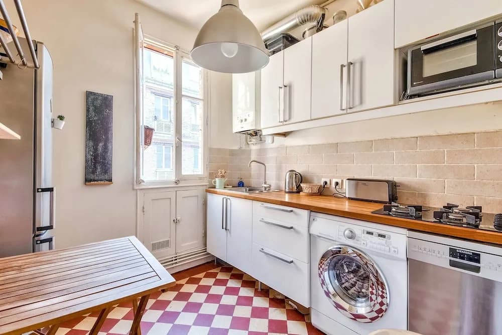 Charming Apartment for 2 in the 12th District 1