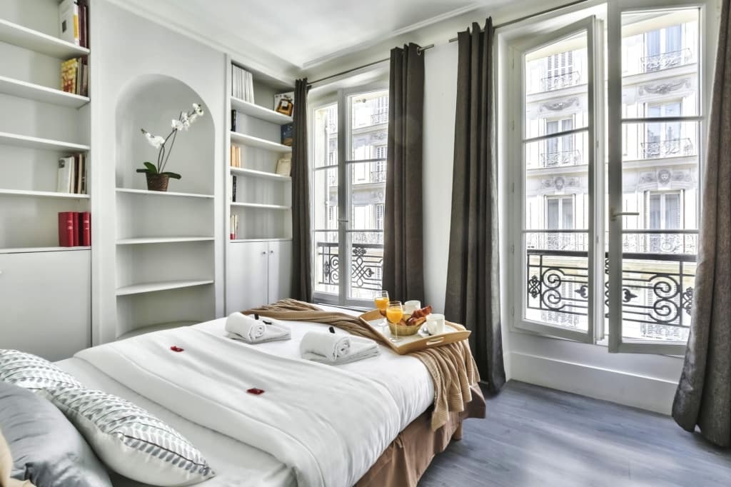 836 - Eiffel Tower View  - Parisian apartment 6