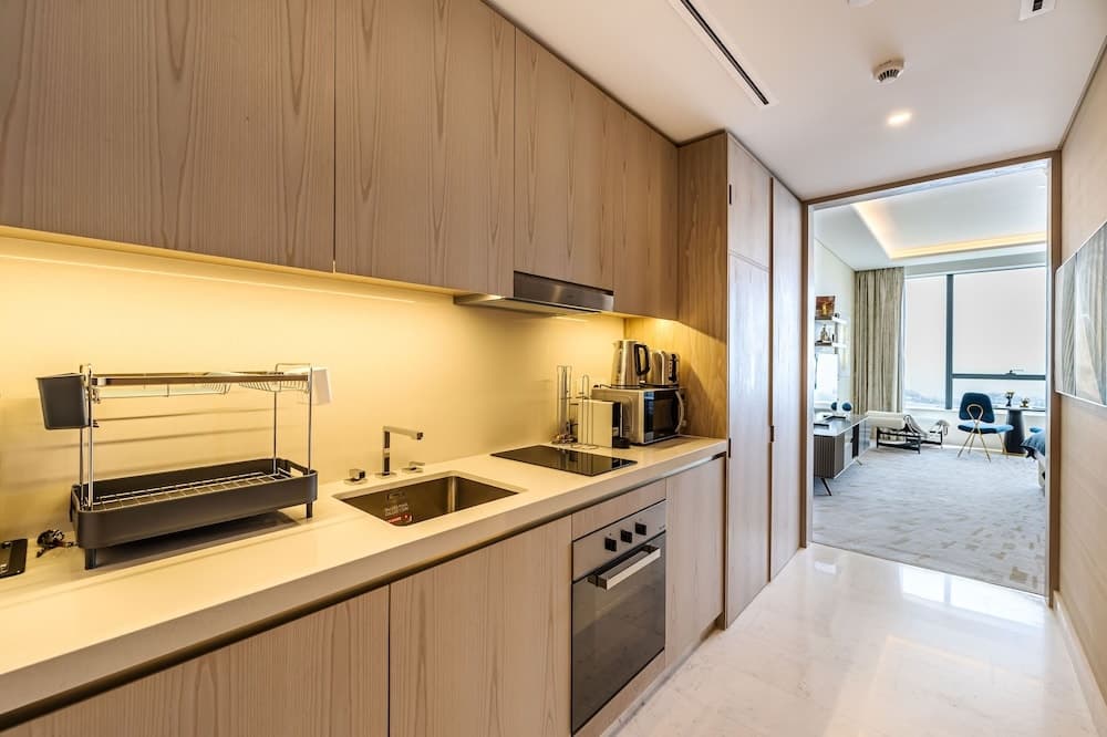 Sea Living High Floor 1 Bed Palm Tower 15