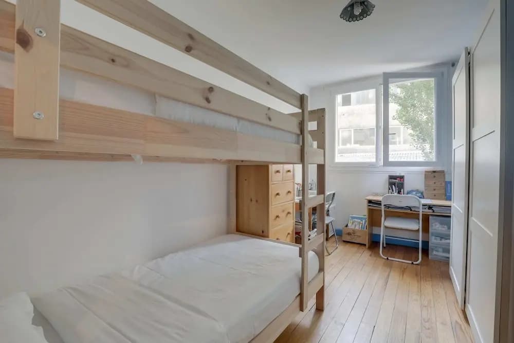 2 bedroom family apartment for 4 people by GuestReady 7