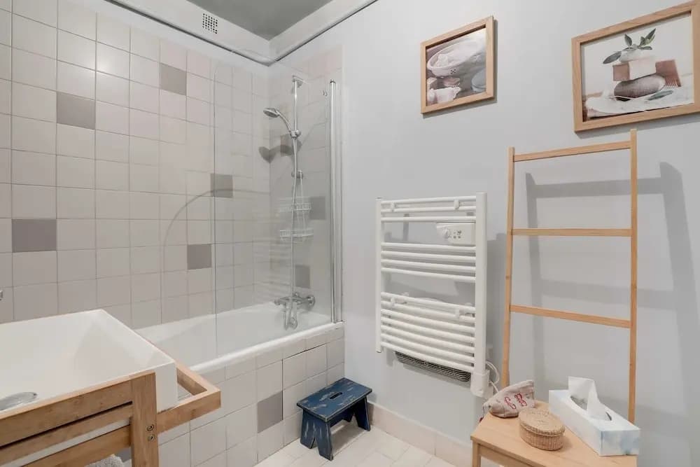 2 bedroom family apartment for 4 people by GuestReady 10