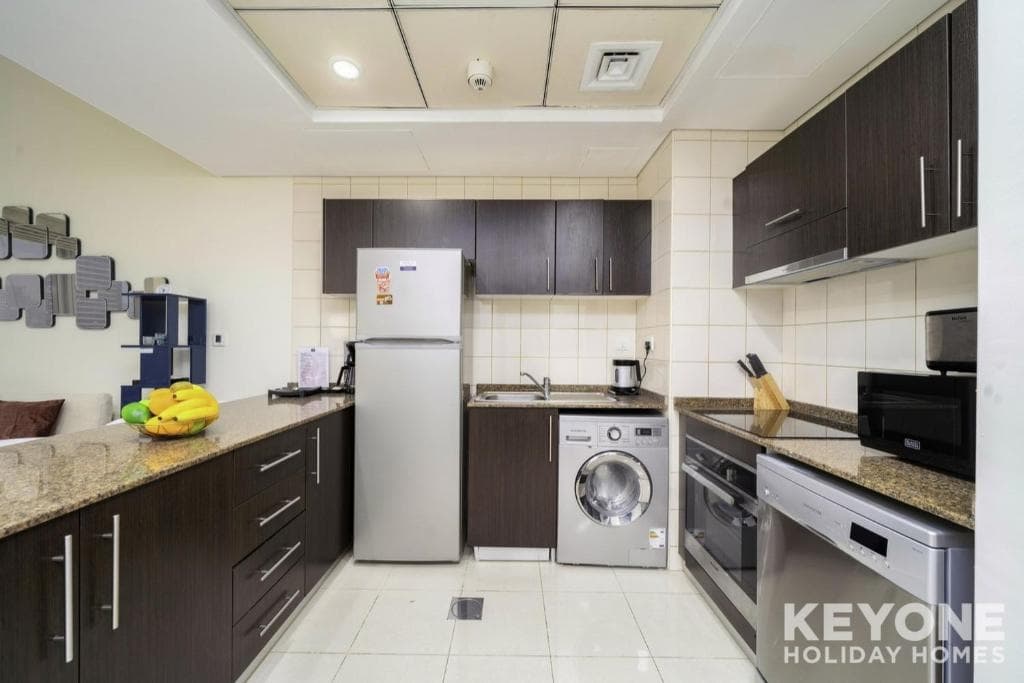 KeyOne - 1BR in Bay Central 9