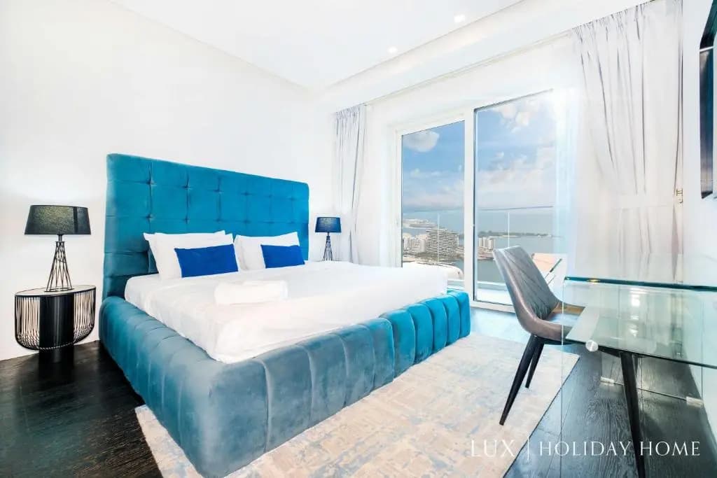 LUX - Lavish Suite with Full Palm Jumeirah View 2 3