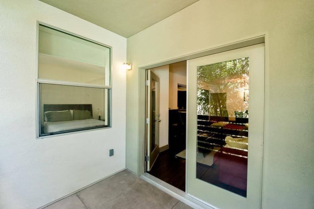 Hollywood and Highland Apartment 16