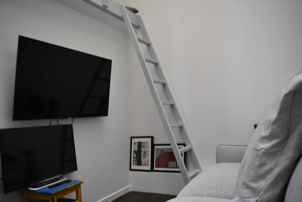 Spacious 3 Bedroom Apartment 14
