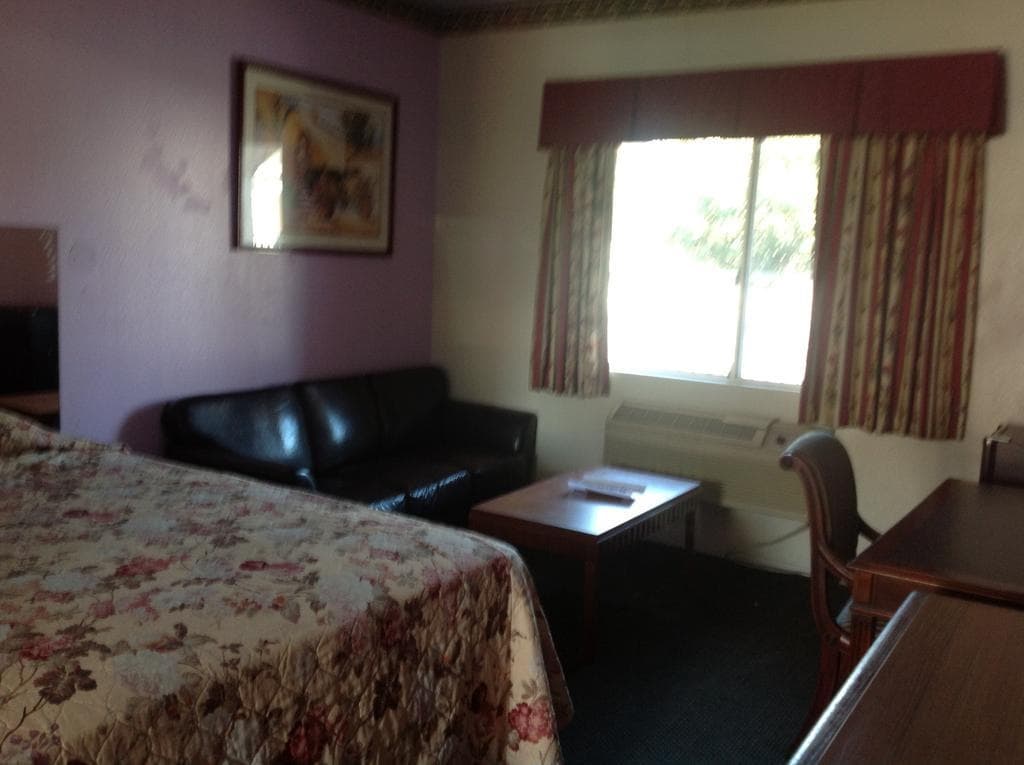 Crescent Inn 9