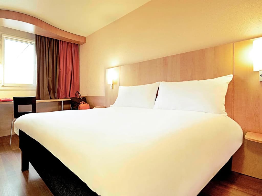 Ibis Paris Canal Saint Martin 12