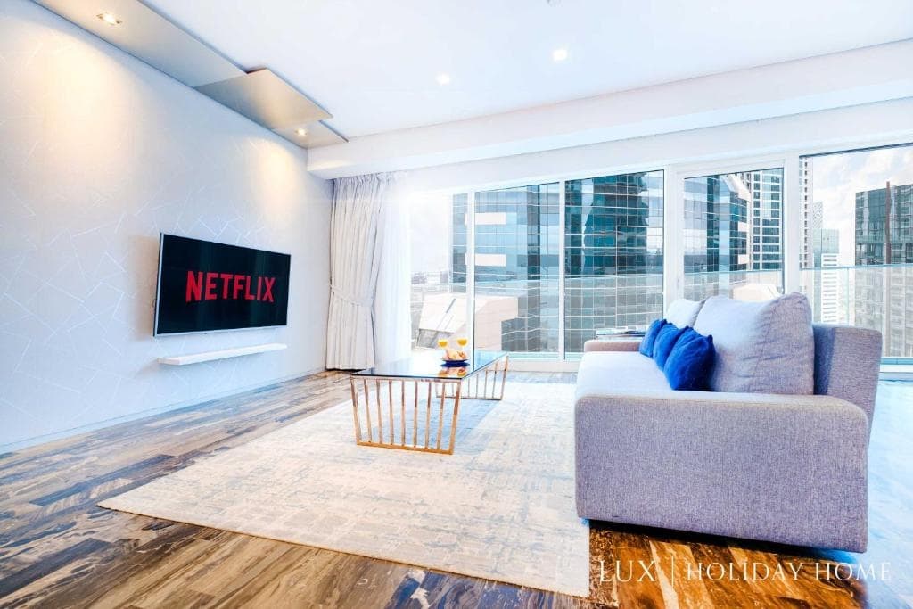LUX - Lavish Suite with Full Palm Jumeirah View 2 12