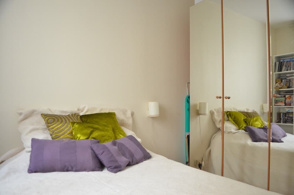 Bright Montmartre 1 Bedroom Flat 10