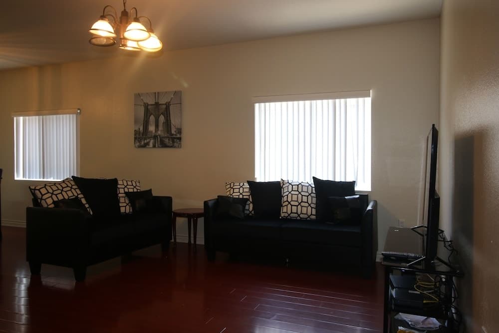 Gorgeous 2BD Apartment 16