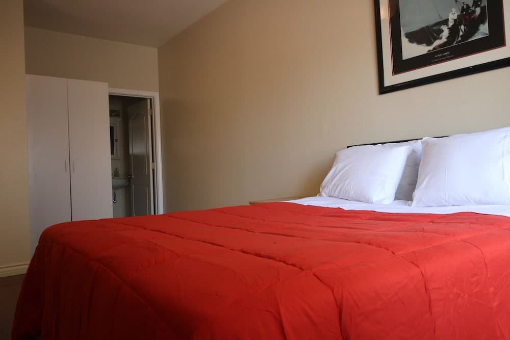 Gorgeous 2BD Apartment 3