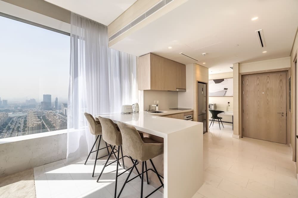 Sea Living High Floor 1 Bed Palm Tower 13