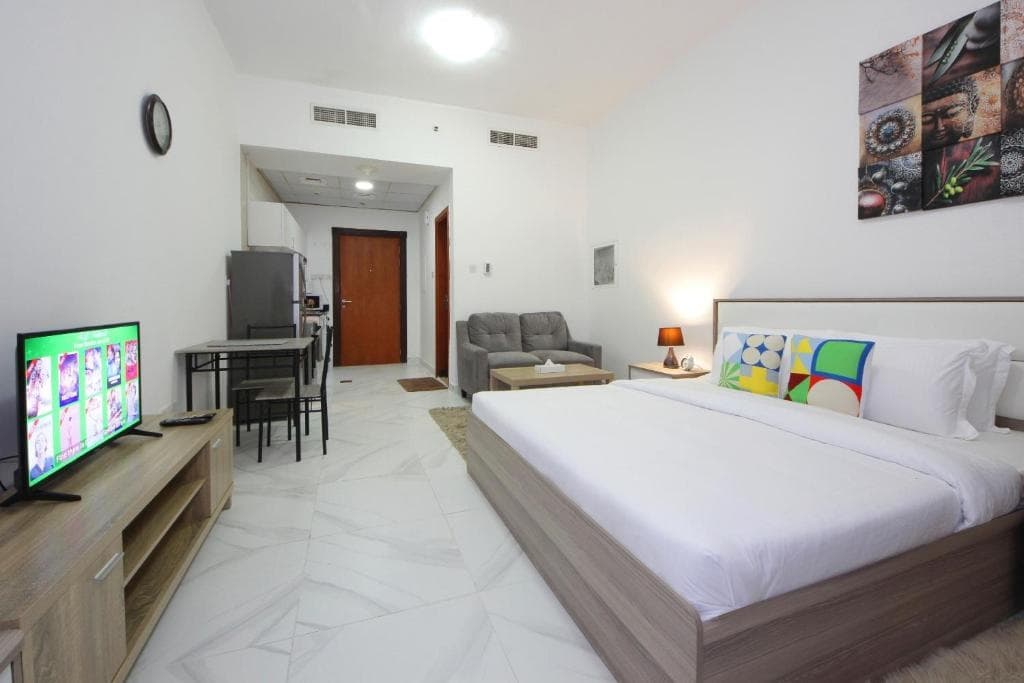 Signature Holiday Homes - Furnished Studio in Palace Tower 2, Silicon Oasis 7