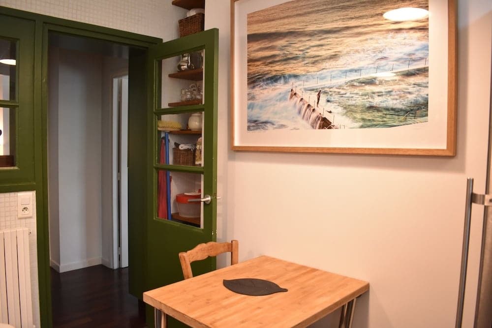 Spacious 3 Bedroom Apartment 8