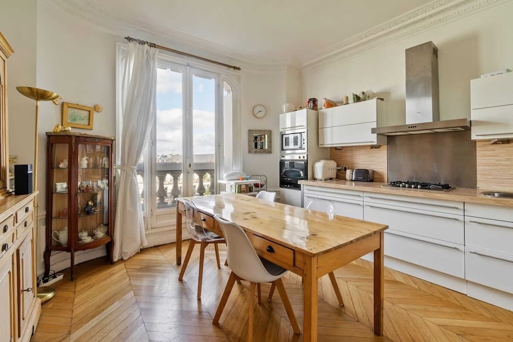 Stylish Vintage 3BR Apartment in Le Marais by GuestReady 3