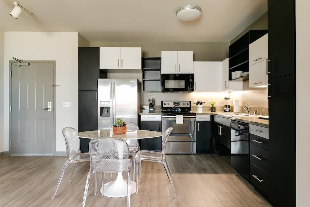 Walk to Venice Beach From a Sleek Apartment 15