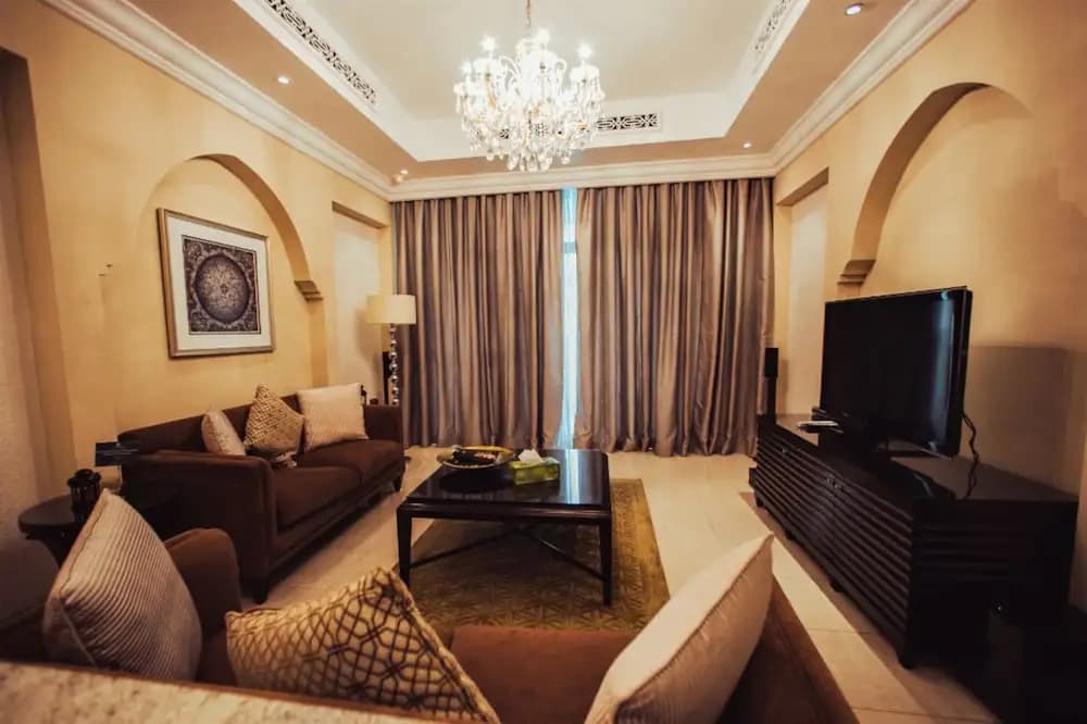 Incredible Stay at Dubai Old Town Souk Al Bahar 4