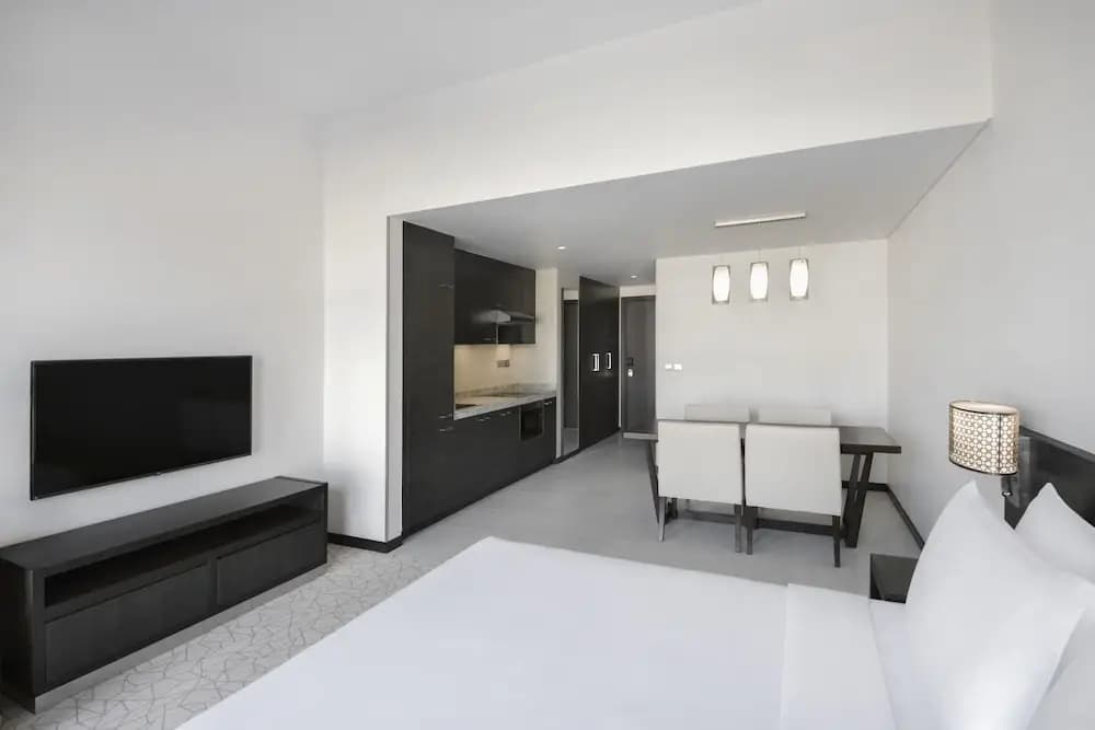 Hyatt Place Dubai Jumeirah Residences 15