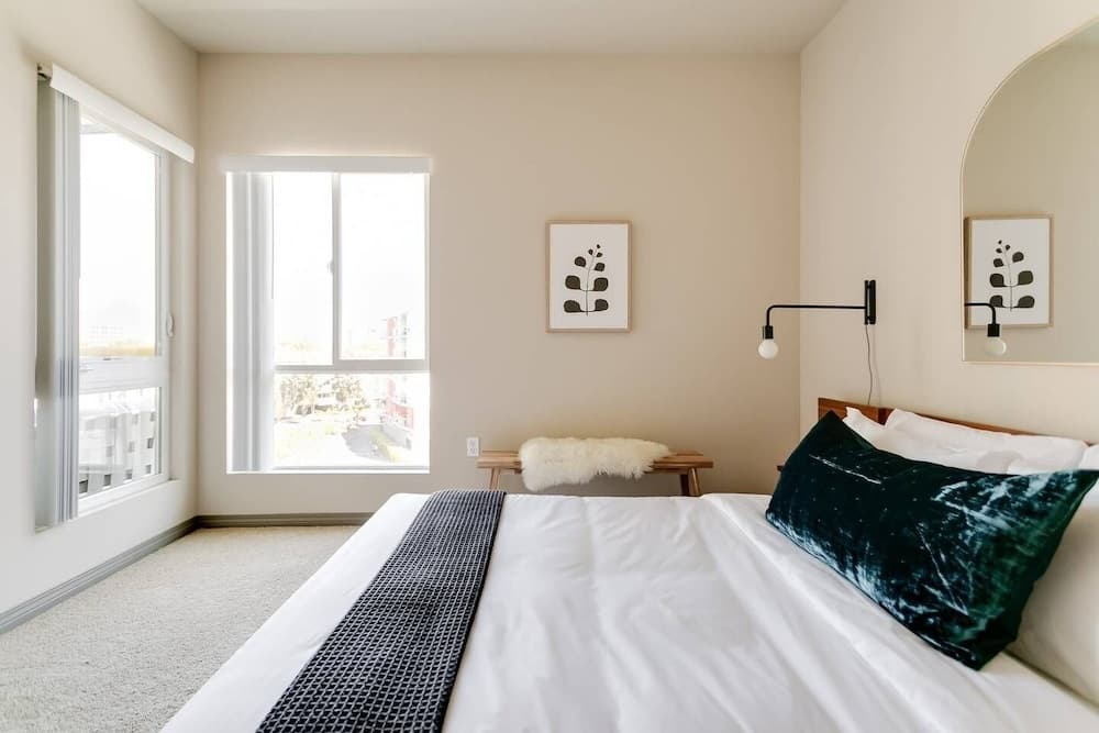 Comfy Retreat Steps To The Beach! Pool Gym 18
