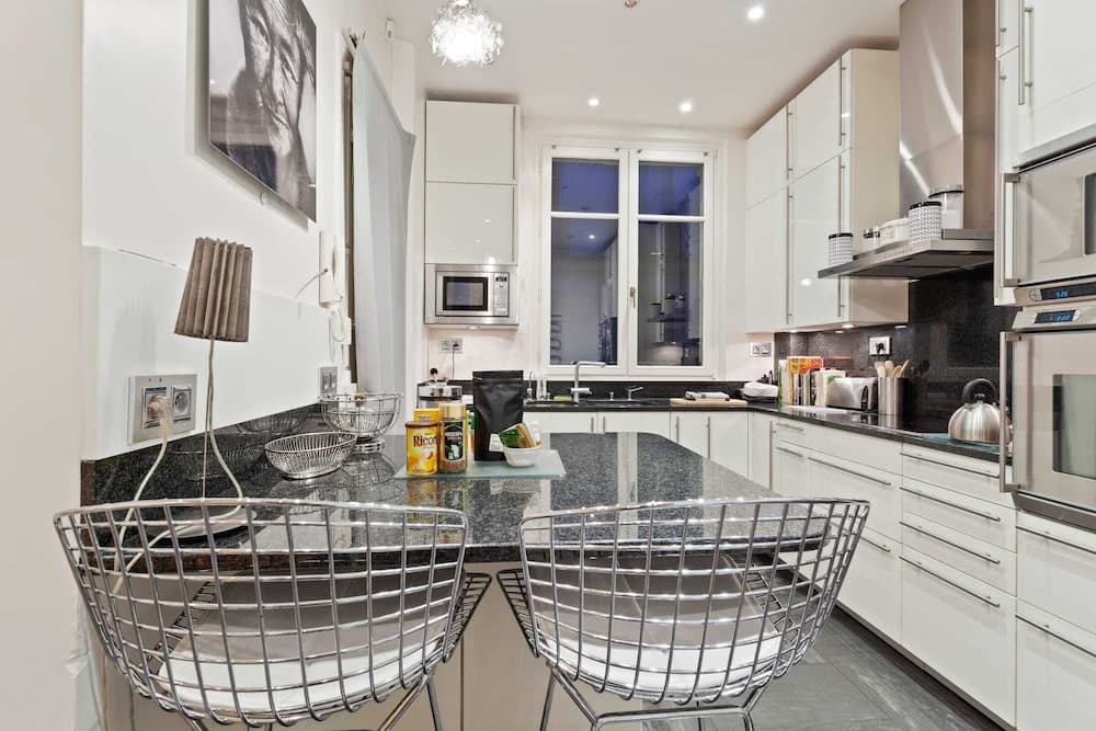 Beautiful Lavish Apartment for 6 in Paris VII by Guestready 10