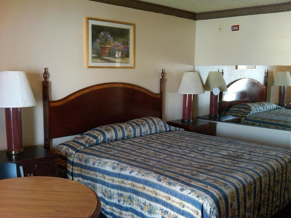 Crescent Inn 12