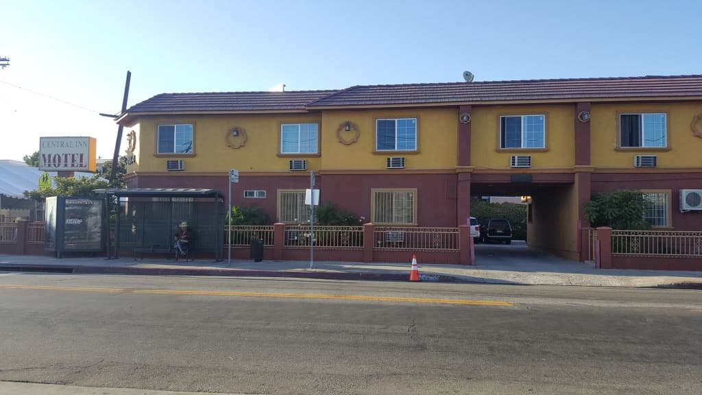 Central Inn Motel on 41 Street 20