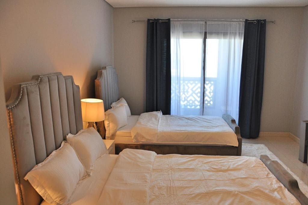 Spacious 4 bd and 2 bd apartments with amazing Sea view 20
