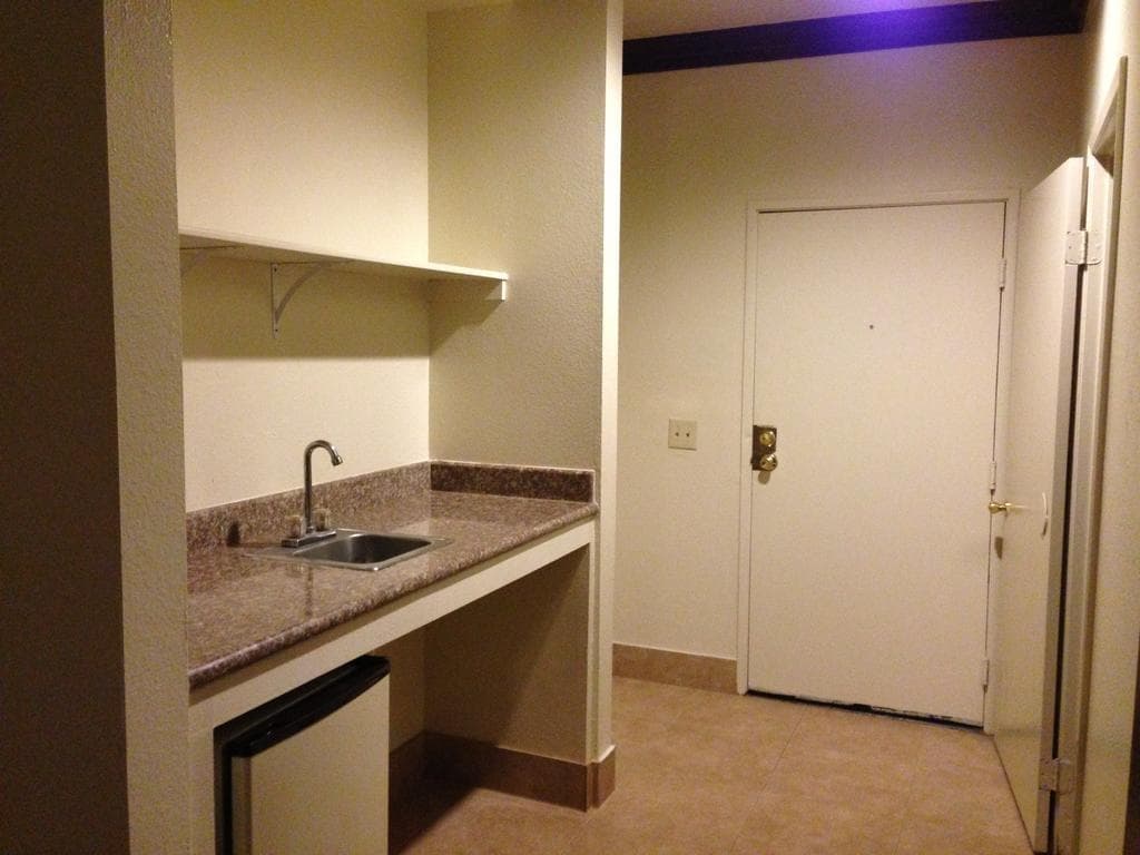 Crescent Inn 11