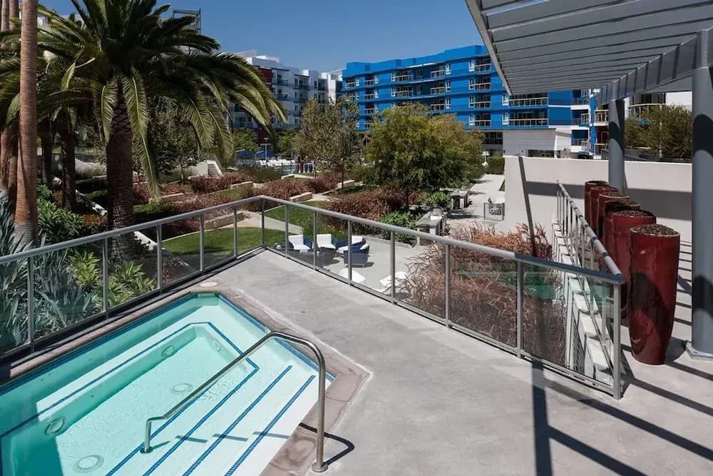 Walk to Venice Beach From a Sleek Apartment 2