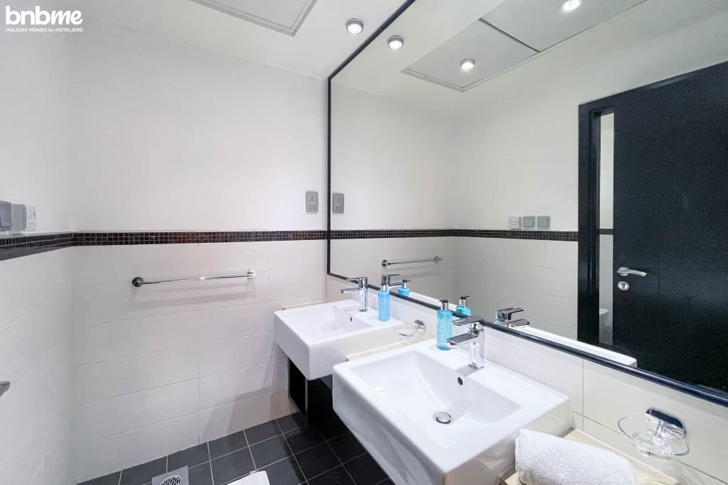 Luxury Penthouse with Marina and Sea Views|bnbme-2301 Apartments 11