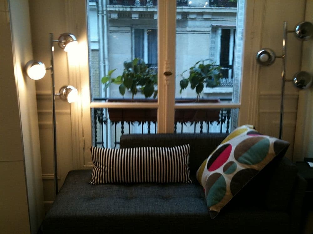 Eiffel Tower Bed  Breakfast Paris 16 5