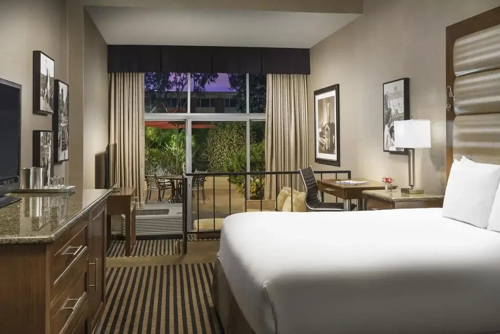 USC Hotel 6
